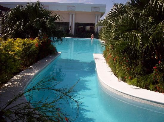 Lazy river pool at Zentropia Spa at The Grand Palladium Lady Hamilton